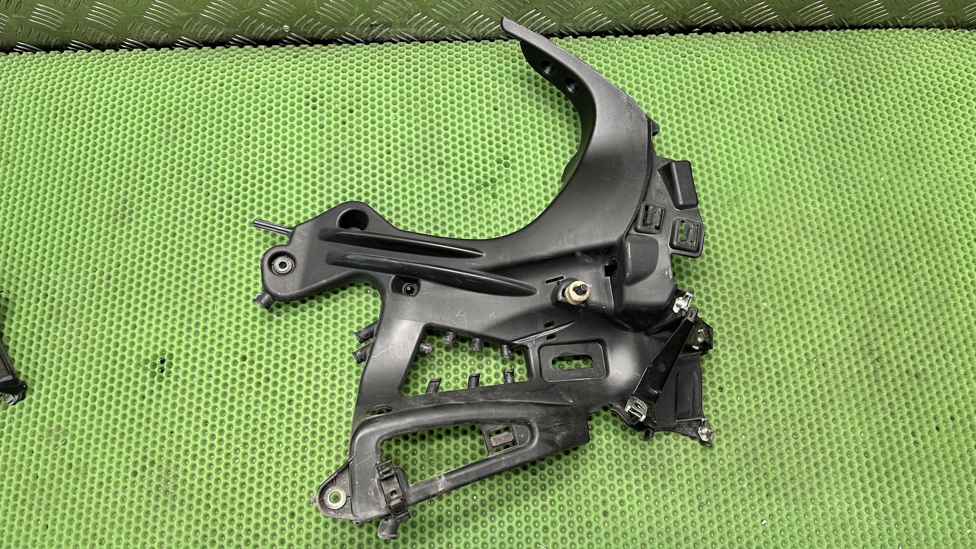 Передний кронштейн П 46637677762