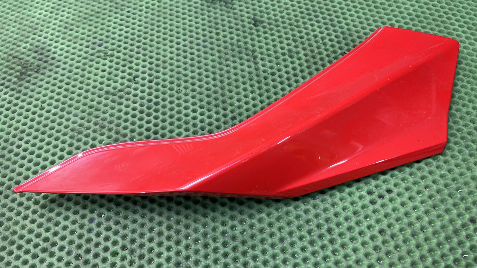 Боковая часть облицовки сзади справа 46639444564