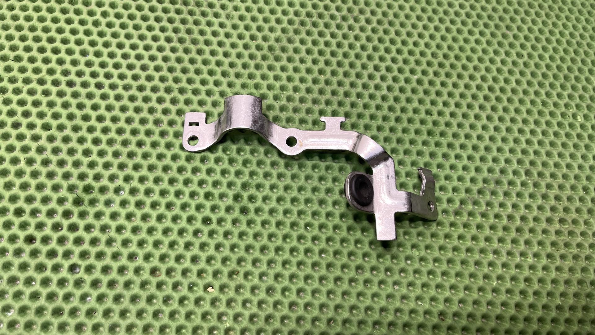 Креп. пласт. клапан вент. топливного бака K48 16137723253