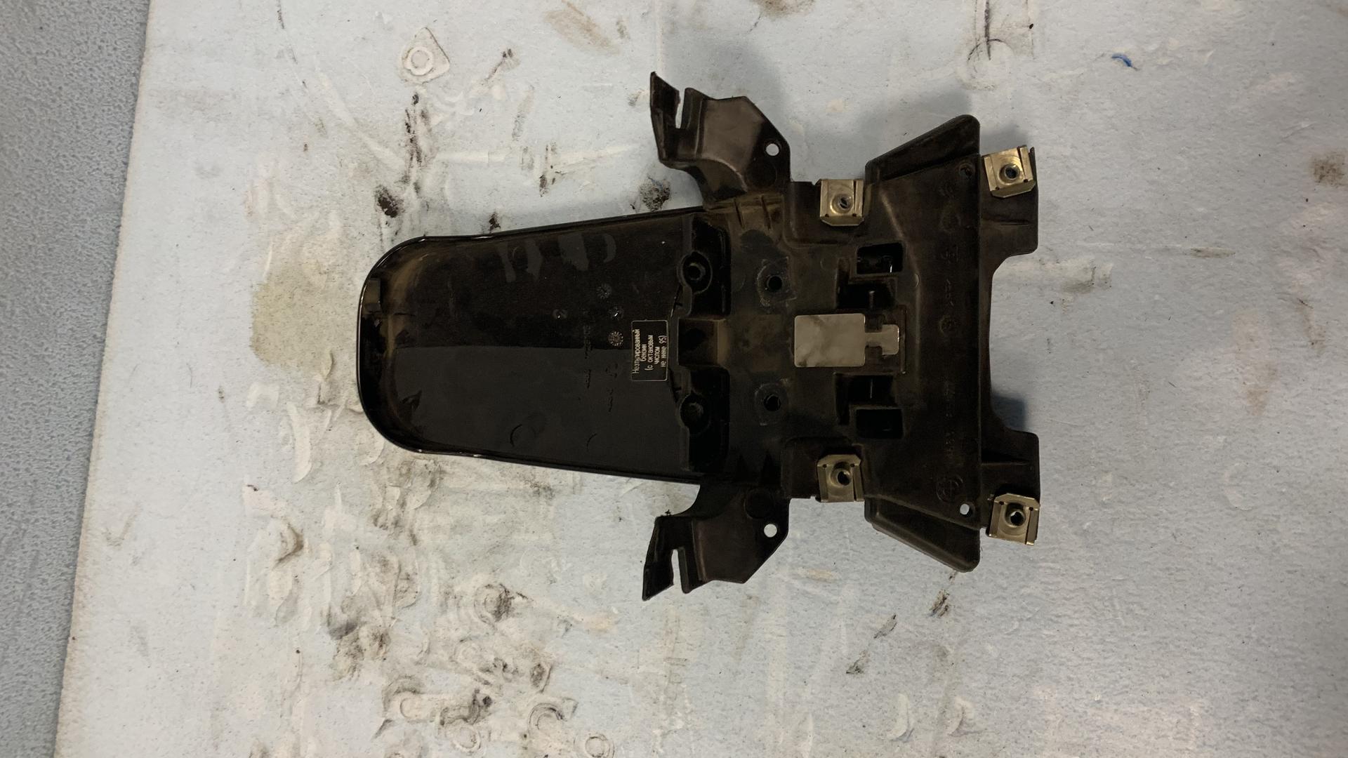 Крышка лючка бензобака в сборе C650GT K19 