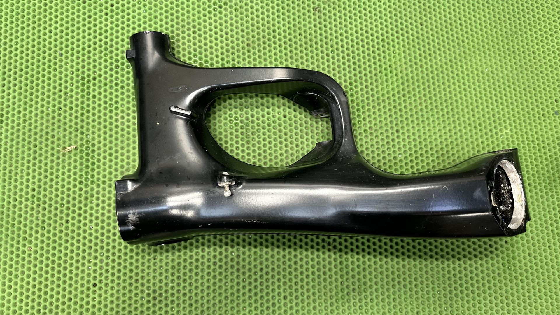 Качающийся рычаг заднего колеса Schwarz 33178535847