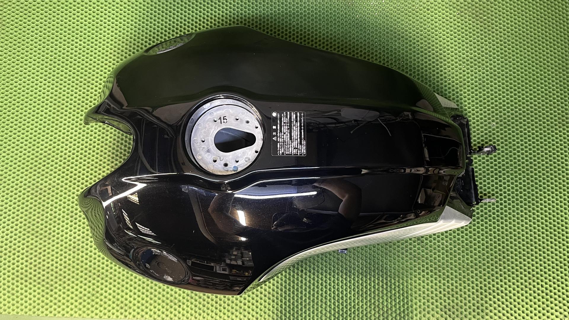 Топливный бак RnineT 16118565077
