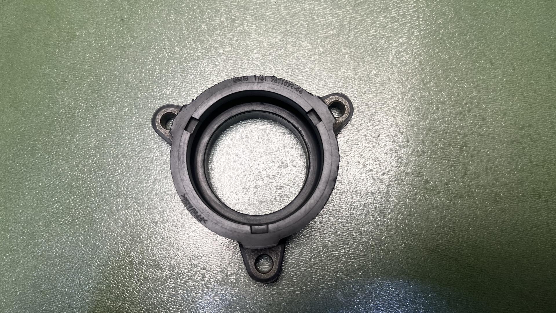 Манифолда (патрубок дросселя) 11617671092