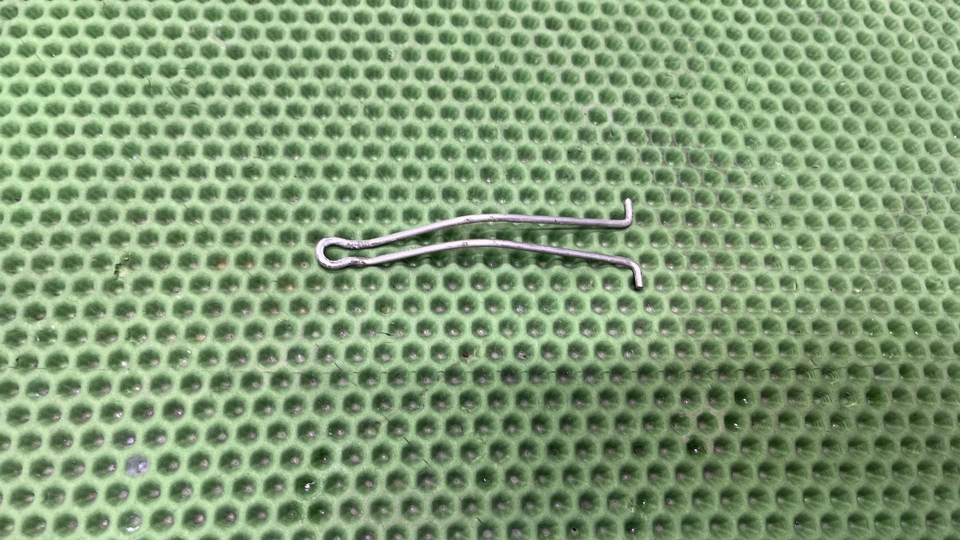 Удерживающая скоба накладка радиатора k48  рест 46638562390