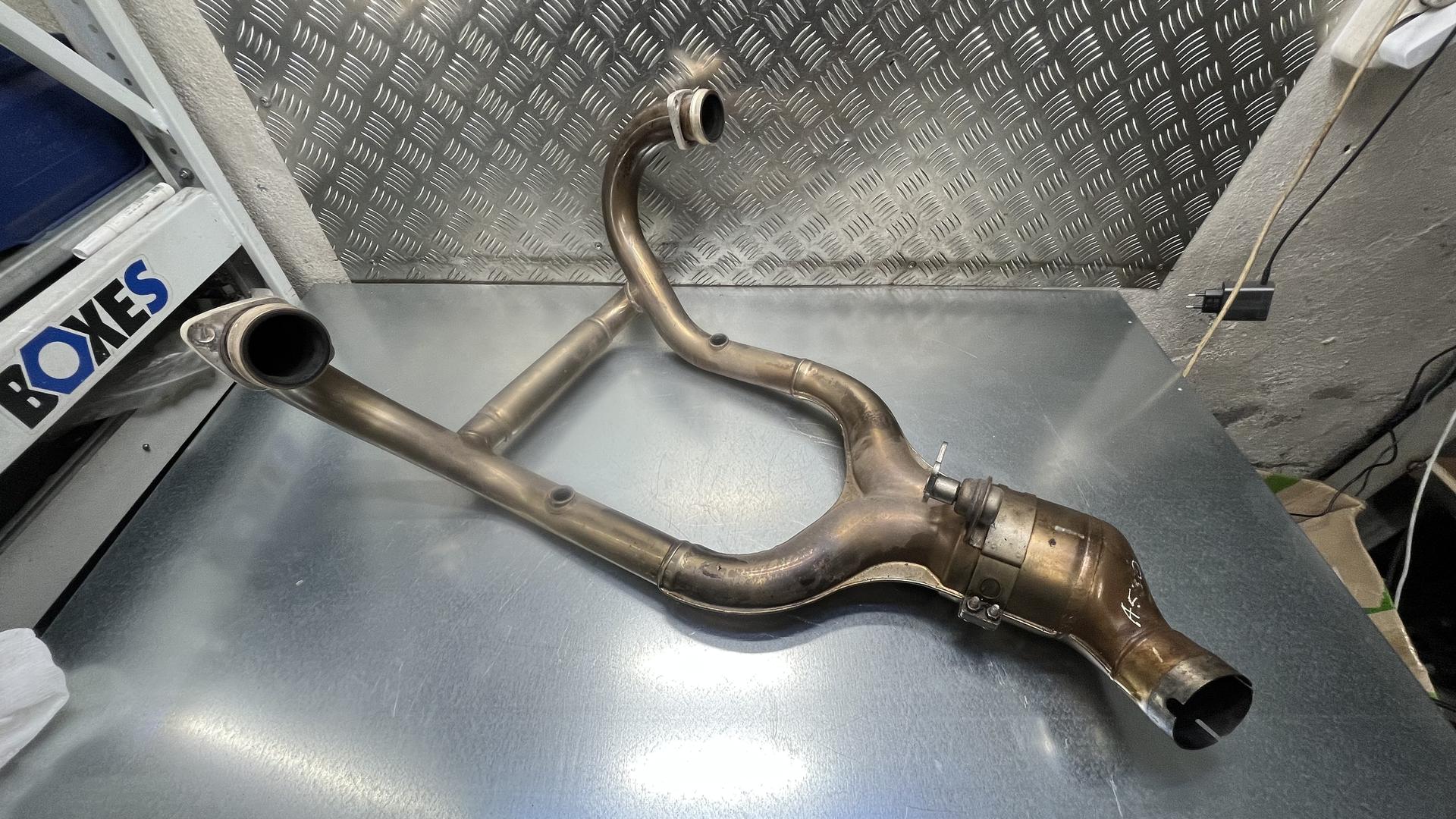 Выпускной коллектор полированный RnineT 18518561881