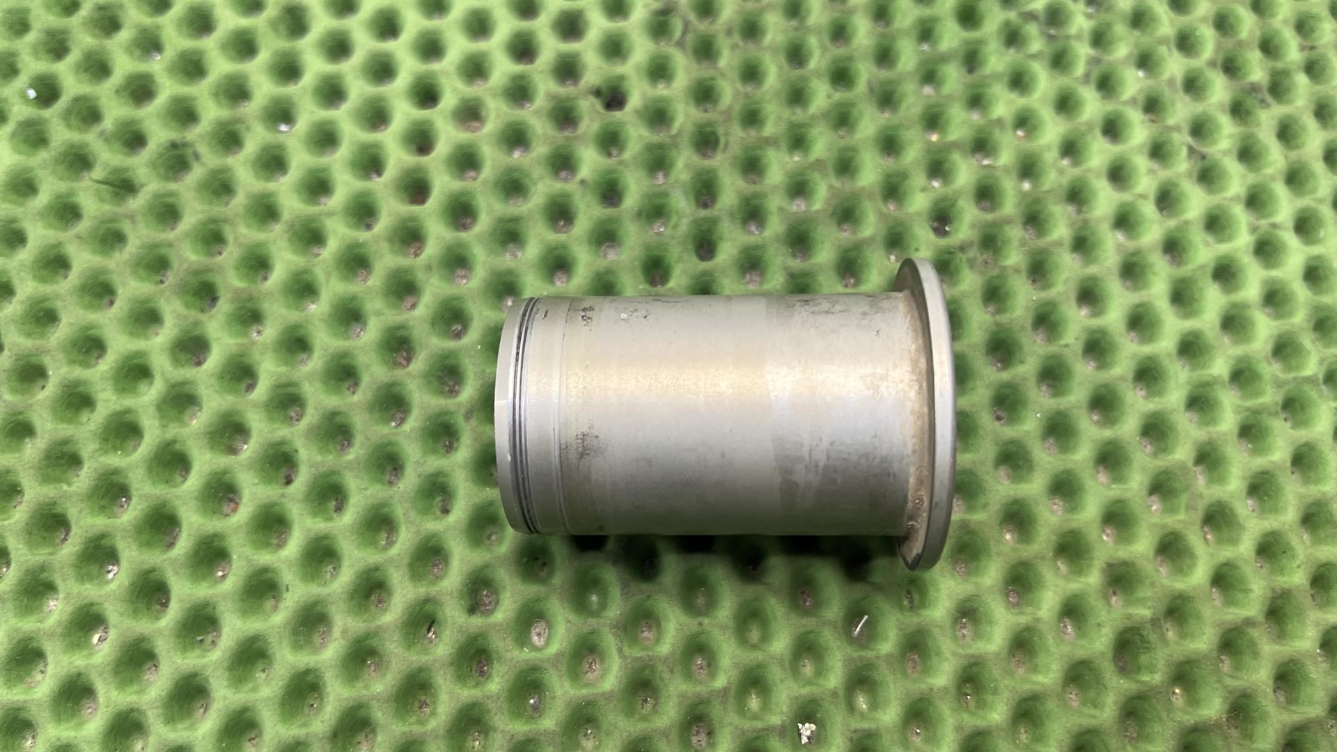 Втулка оси переднего колеса M24X1,5 K1200/1300/1600 31447677195