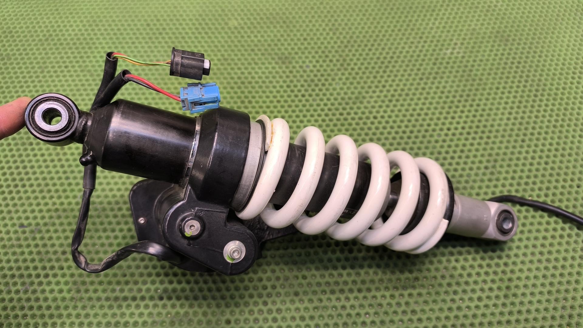 Амортизатор задний ESA R1200ST K28 33537711076