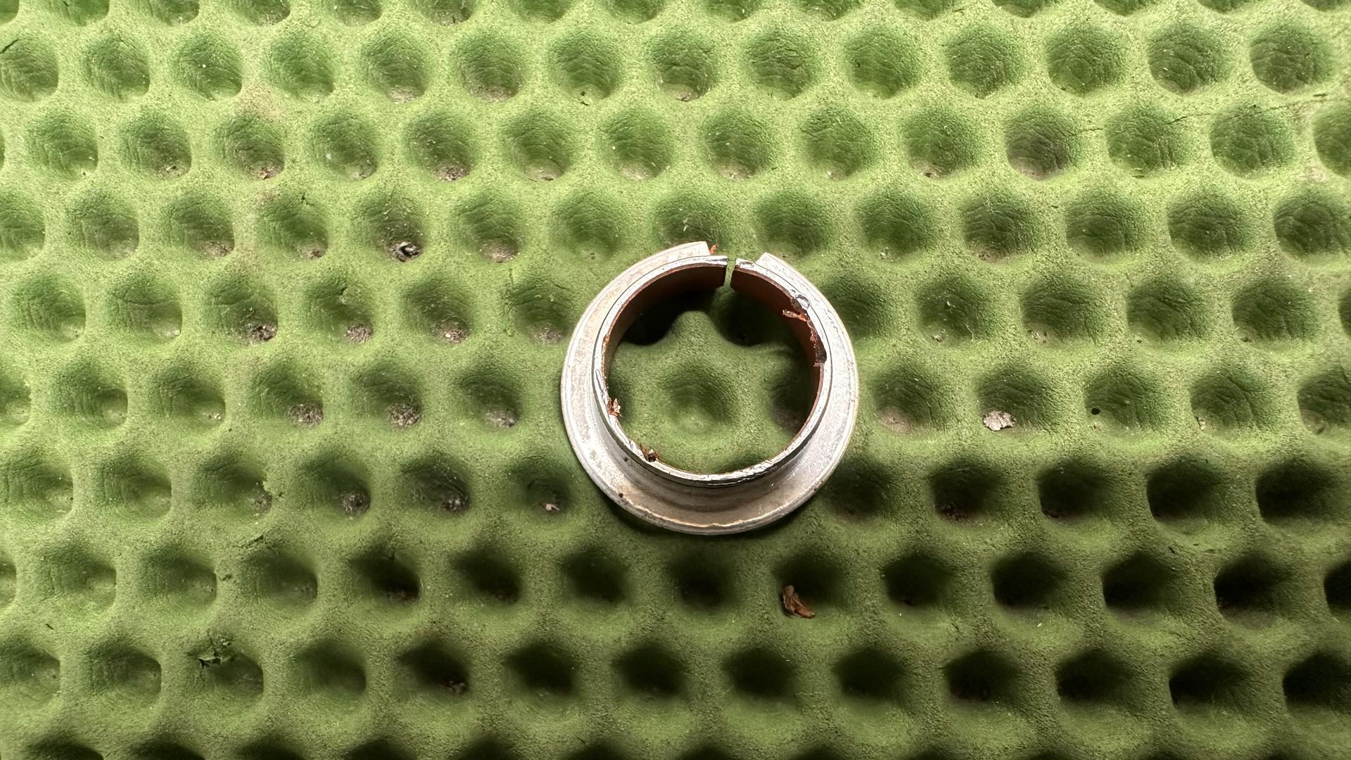 Втулка боковой подножки 46537679105