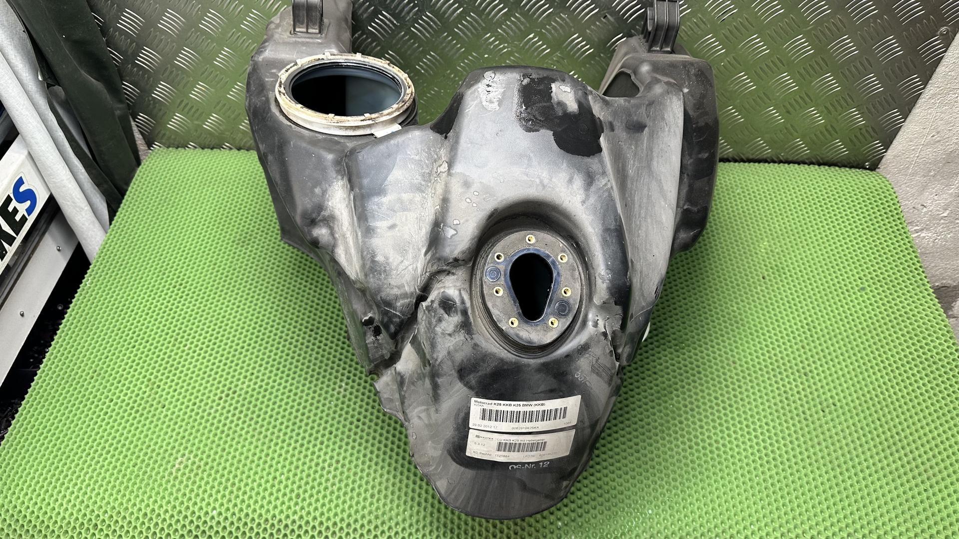 Топливный бак 16117702709