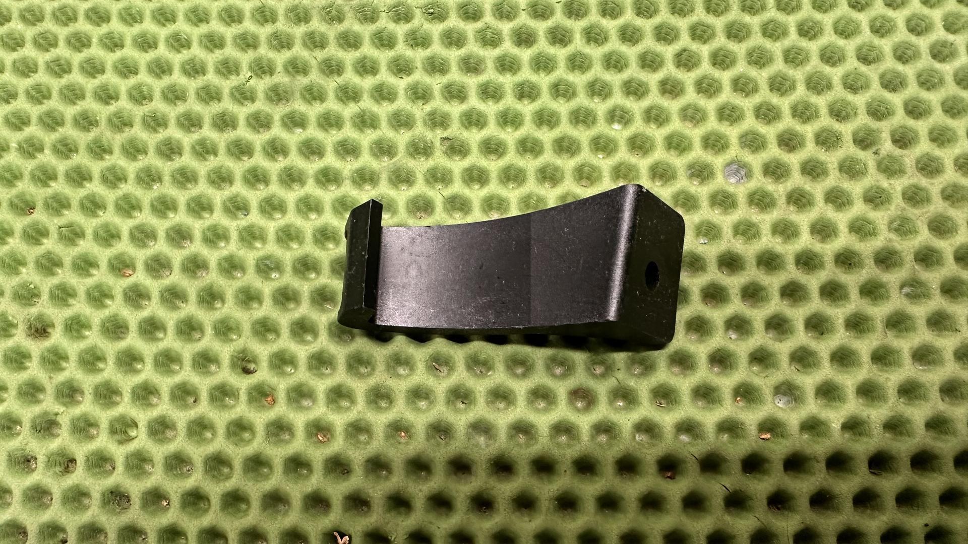 Кронштейн гидронасоса шасси R1300GS KA1 33545a680f1