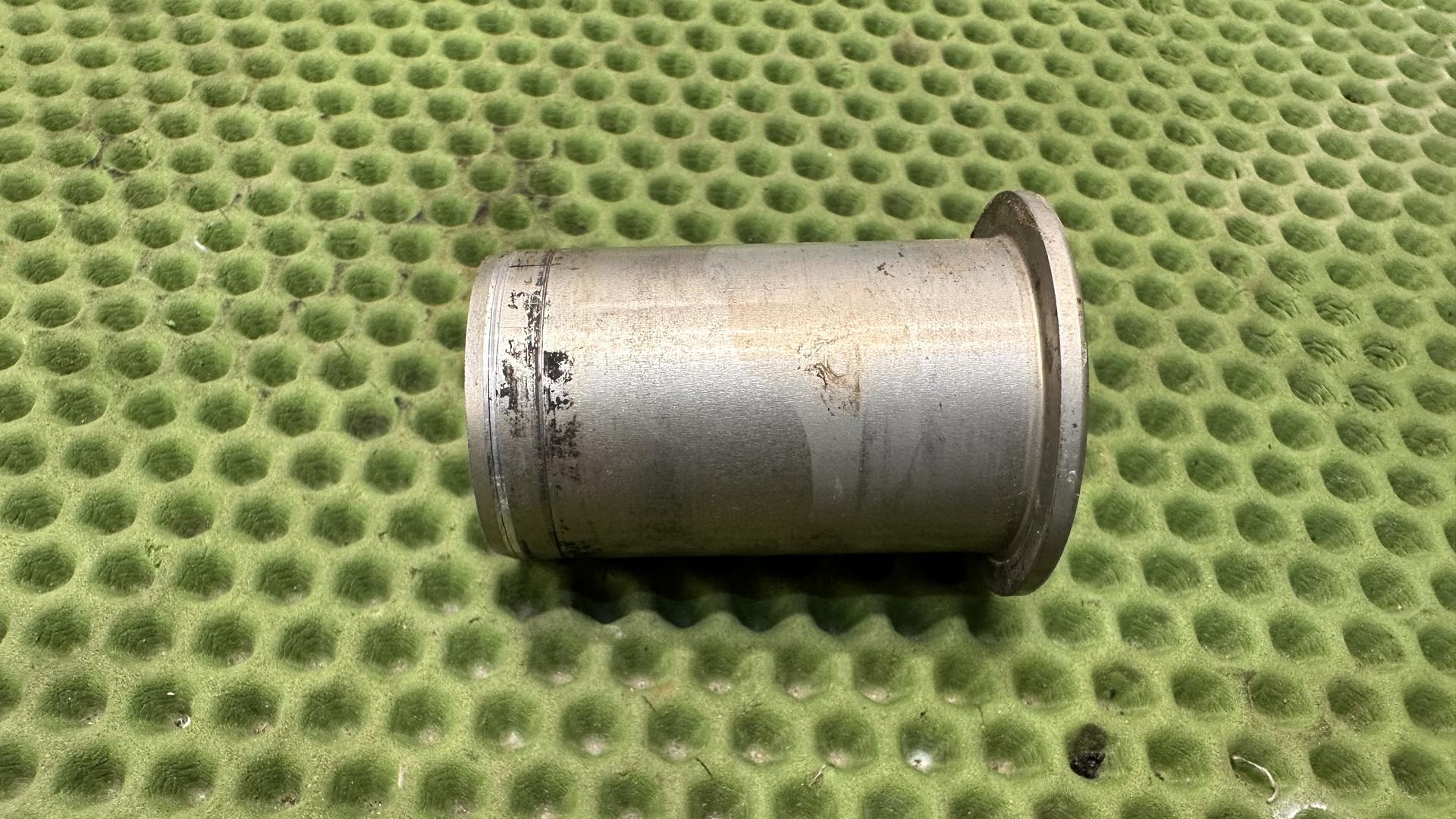 Втулка оси переднего колеса M24X1,5 K1200/1300/1600 31447677195