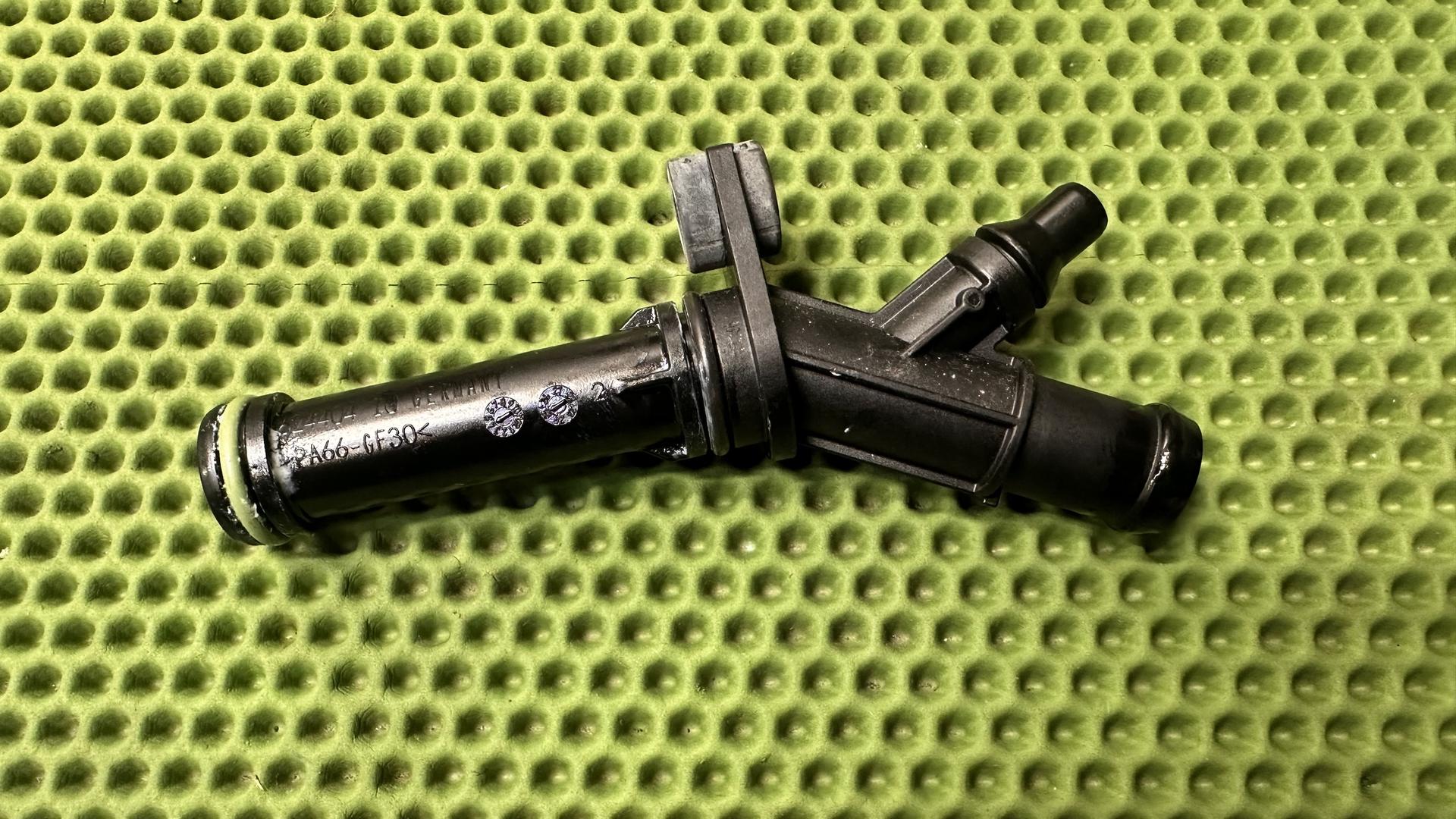 Штуцер системы охлаждения R1300xx KA1-5 11517105310