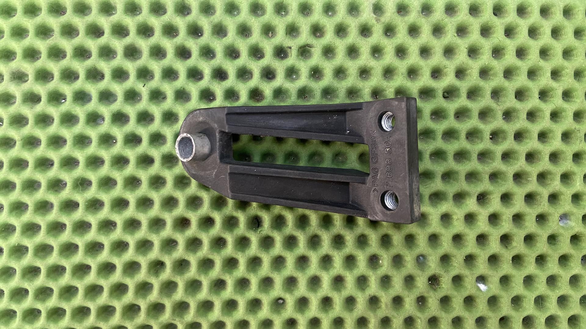 Держатель радиатора П Нж 17117698304