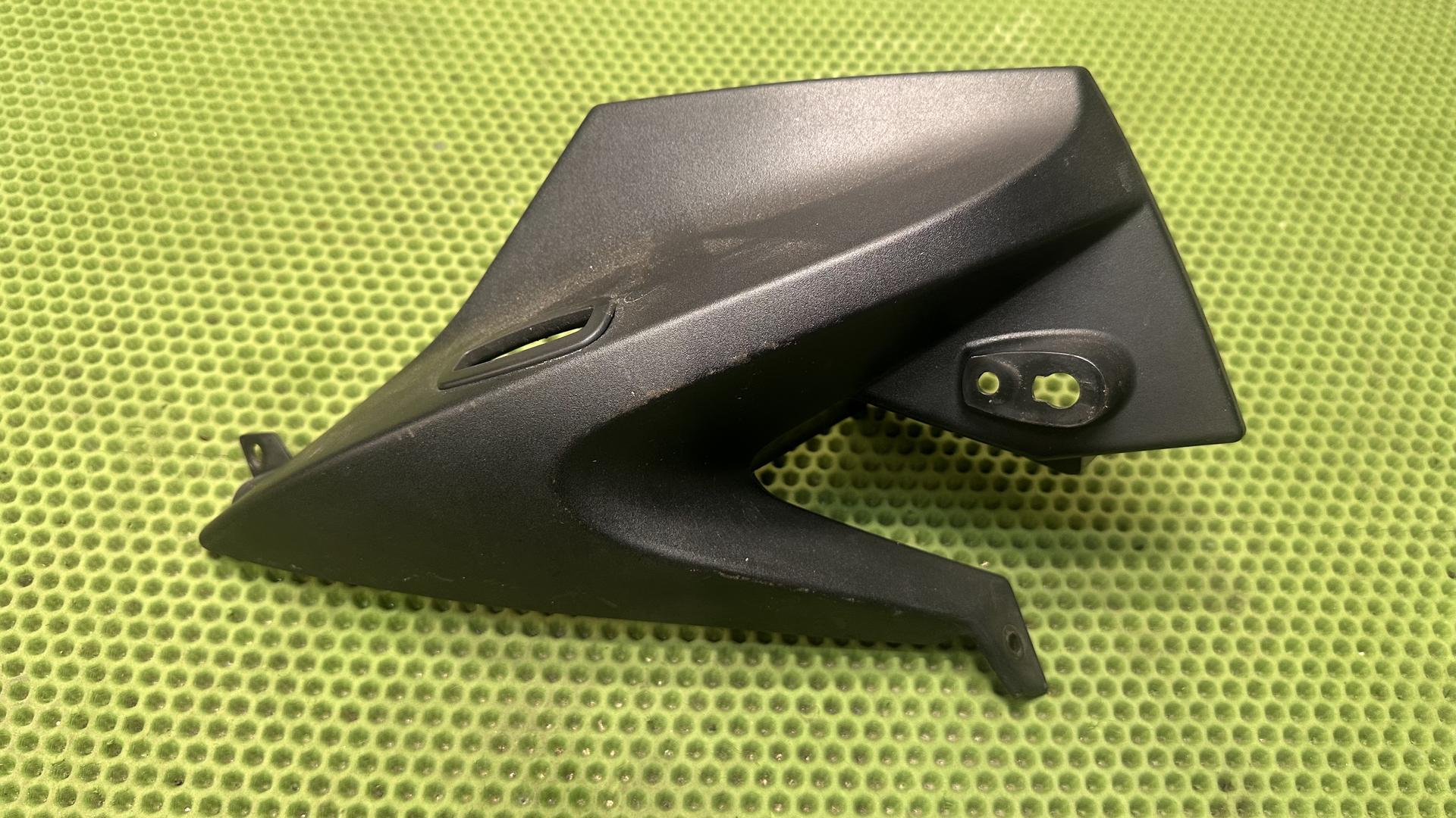 Облицовка задка левая R1200ST K28 46637673755