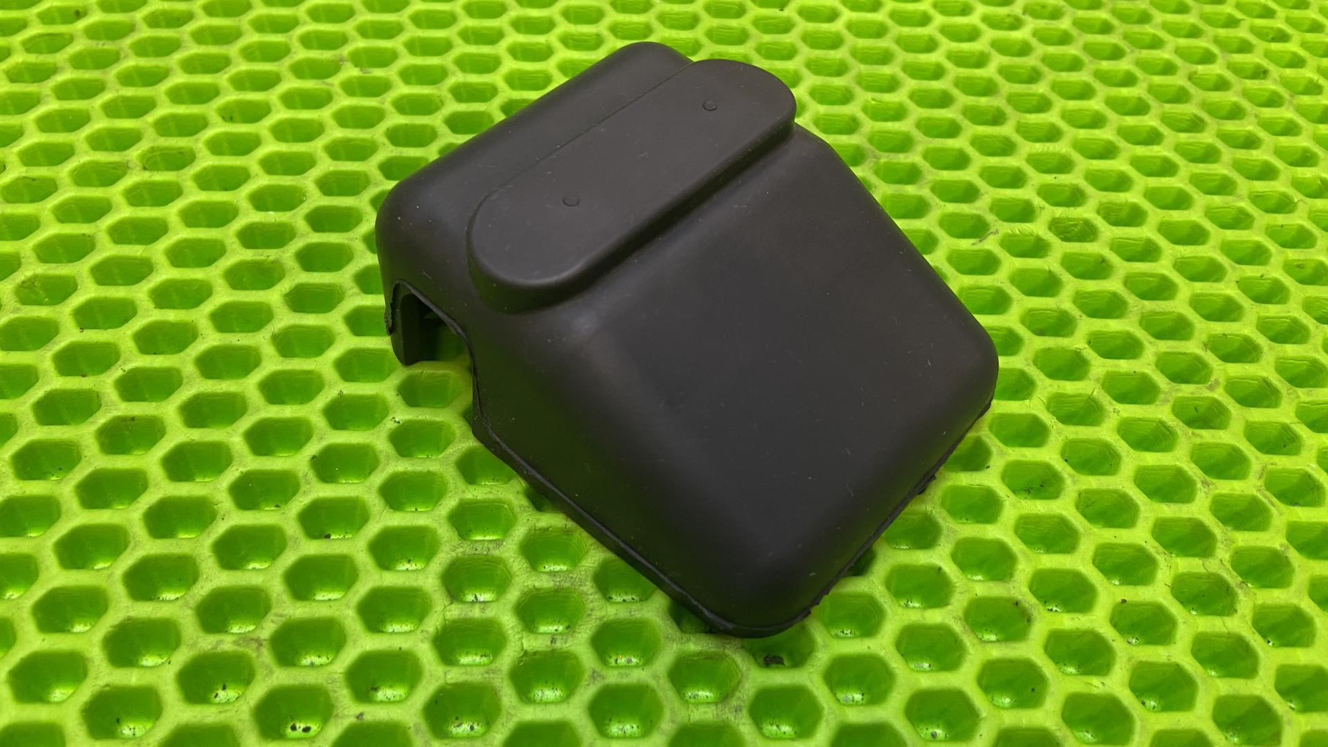 Вставка - держатель масляного радиатора 46637715509