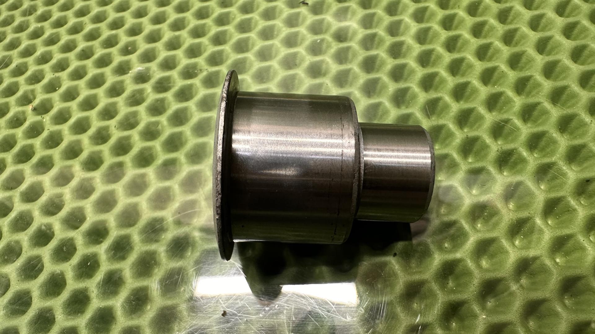 Цапфа маятника с стороны редуктора 33177665148