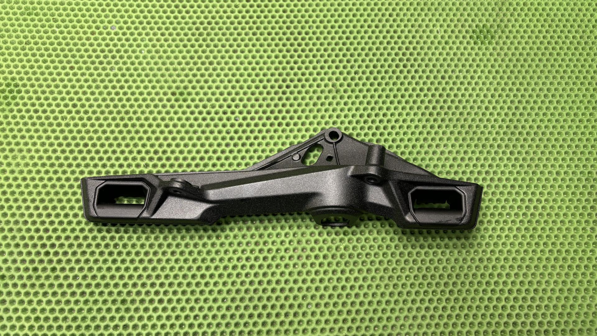 Кронштейн кофра левый R1300GS KA1 46621541471