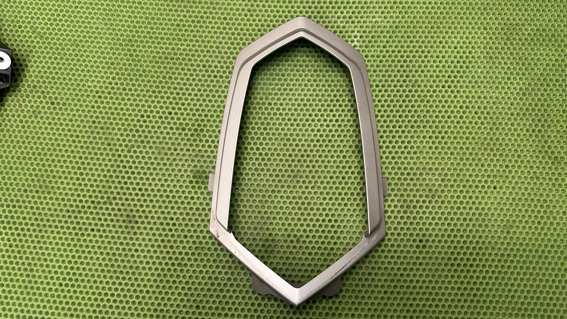 Накладка фары R1200ST K28 MAGNESIUM 63127697805