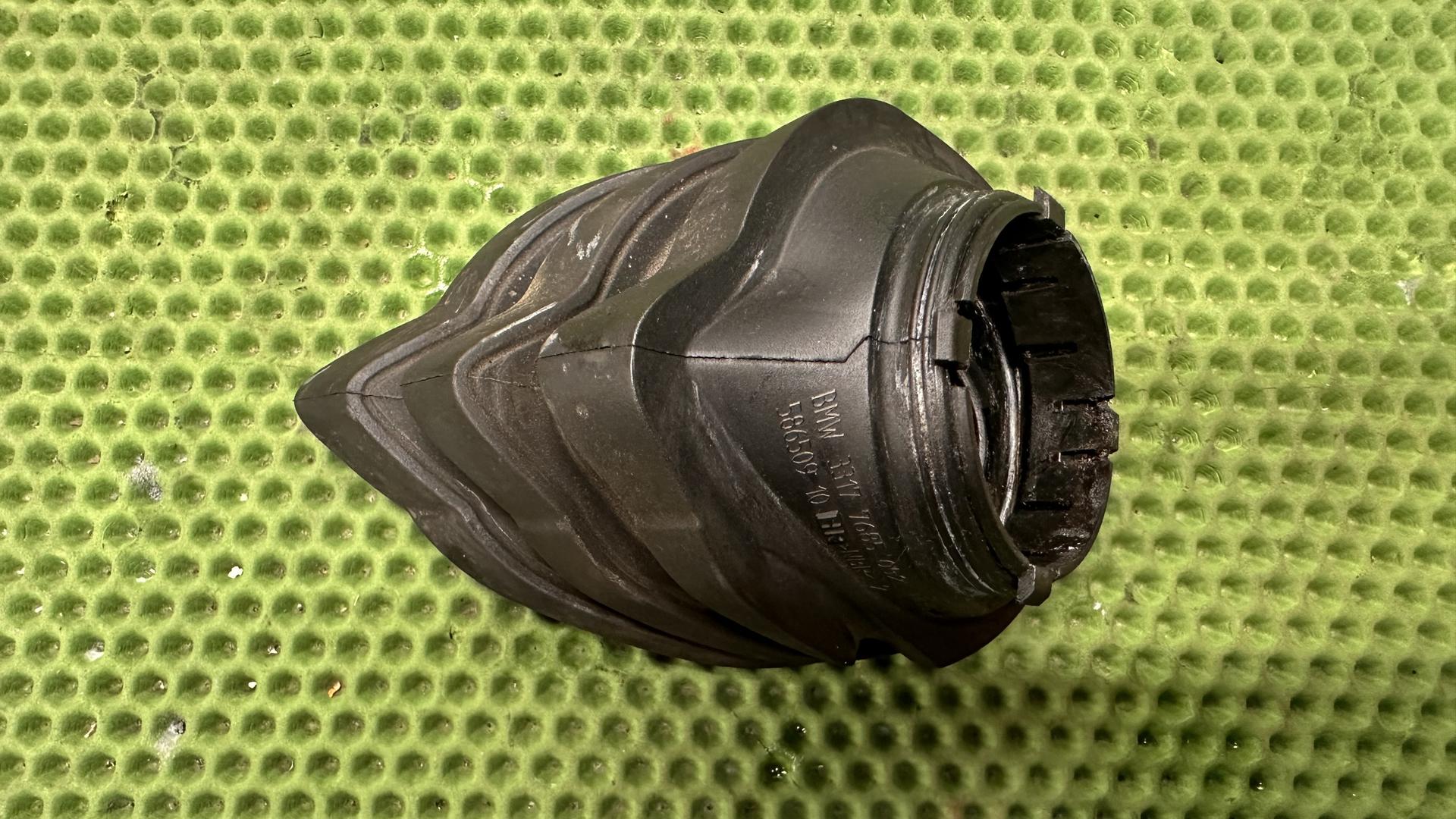 гофрированный кожух (гофра) задний 33177685052