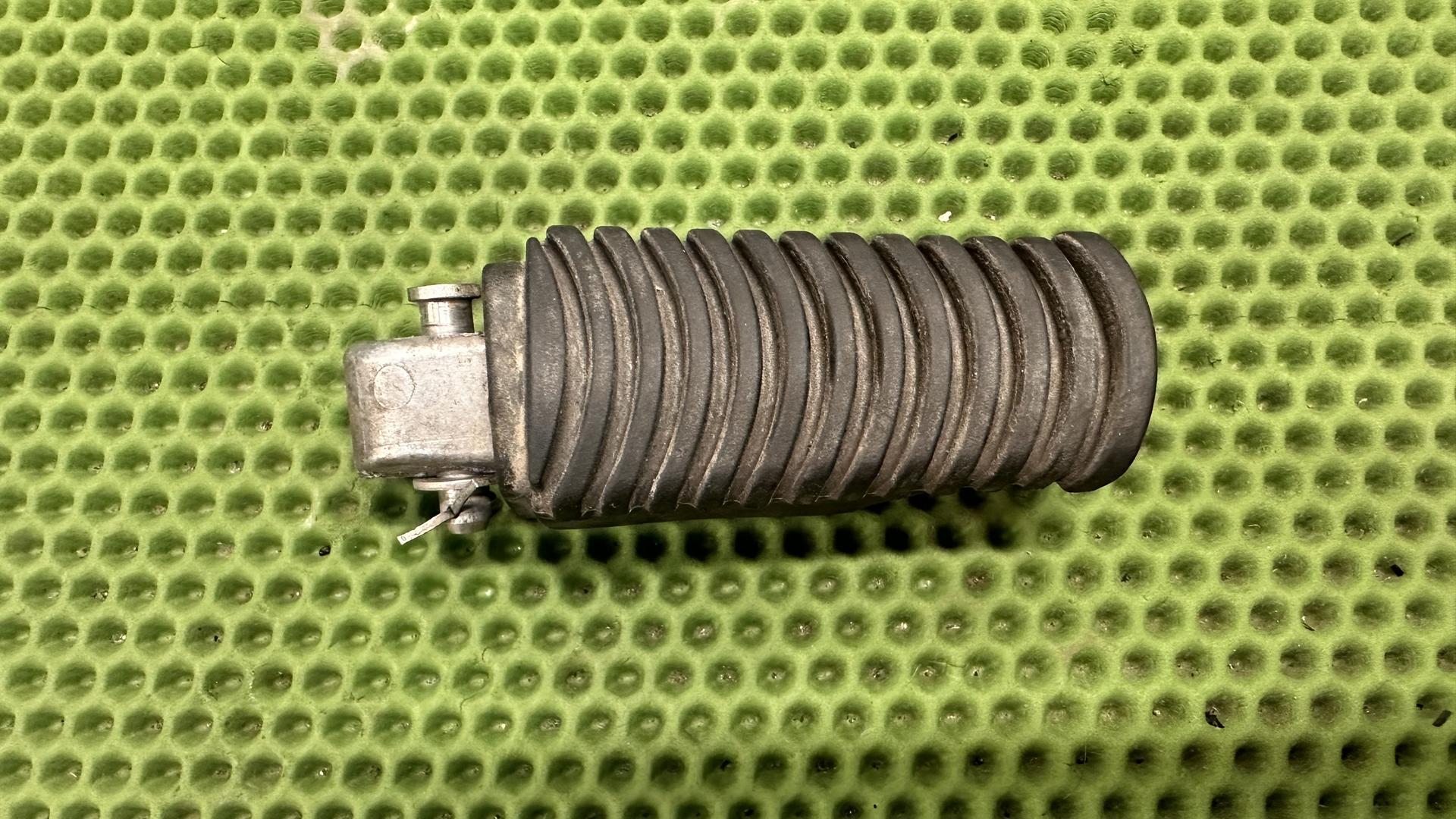 Подножка пассажира правая 46717705654