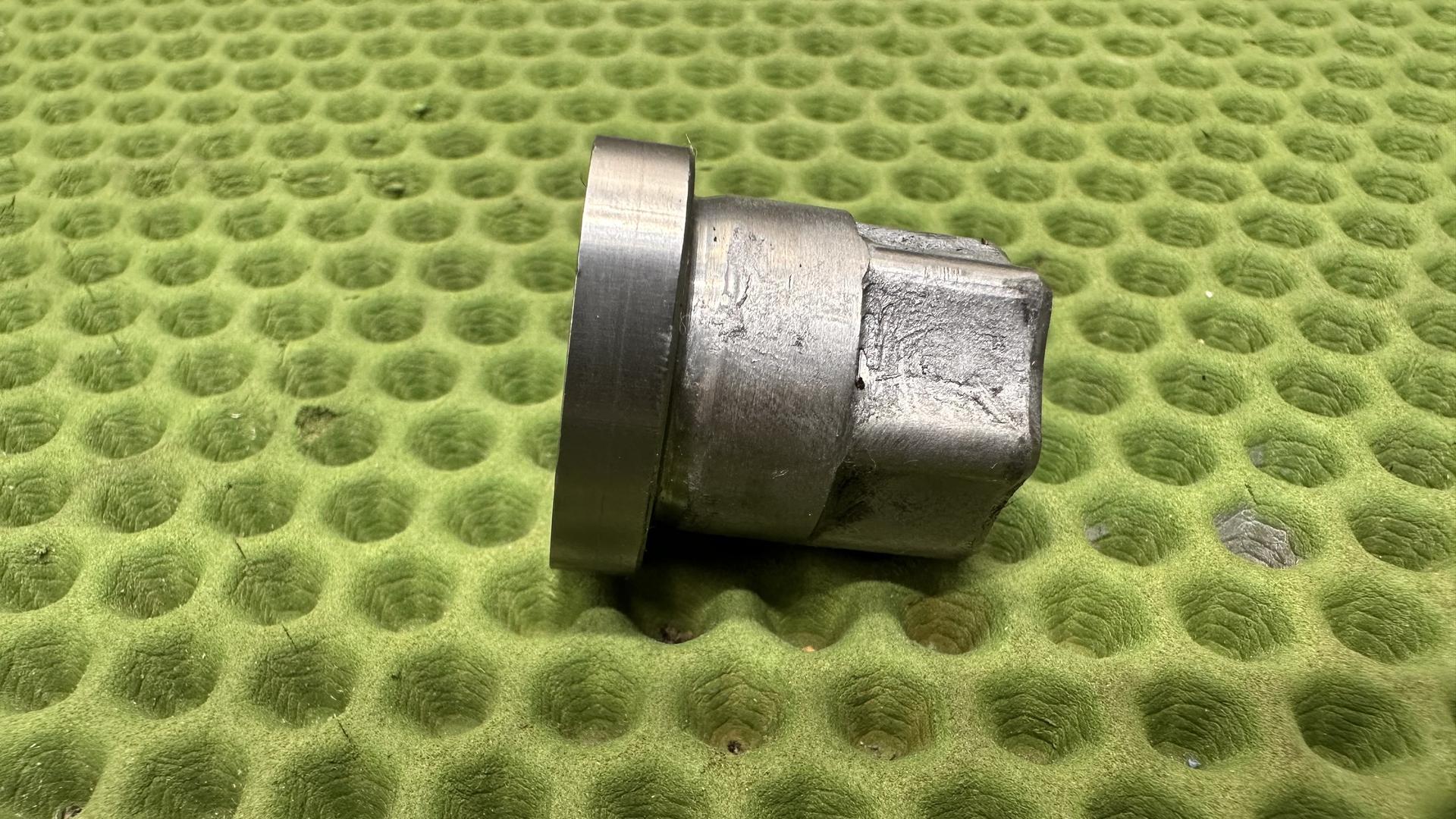 Эксцентрик оси маятника (справа) R1300xx KA1-5 33357923124