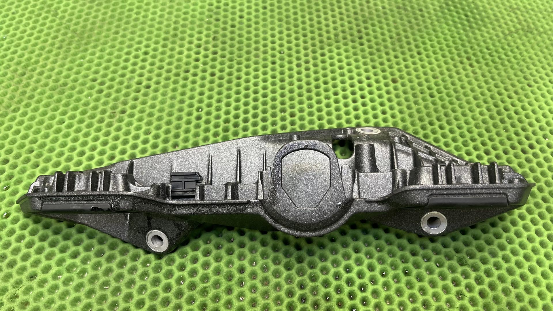 Фиксатор чемодана правый R1300R/RS KA4-5 46545a713c8