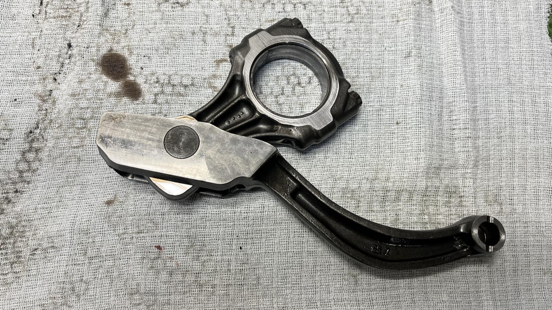 Компенсационный шатун с кач. рычагом f800xx 11277702426