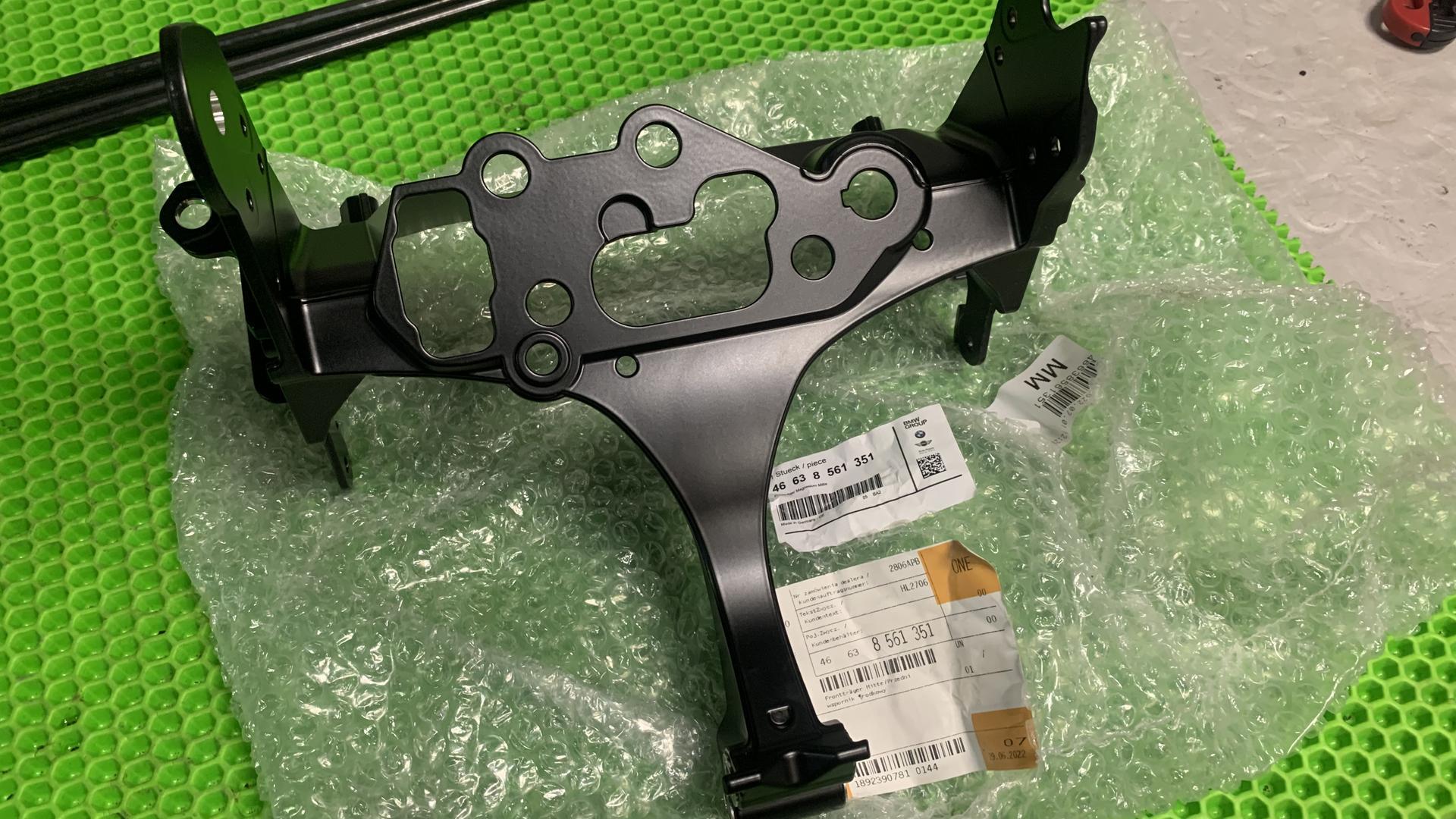 Передний несущий кронштейн Ср 46638561351