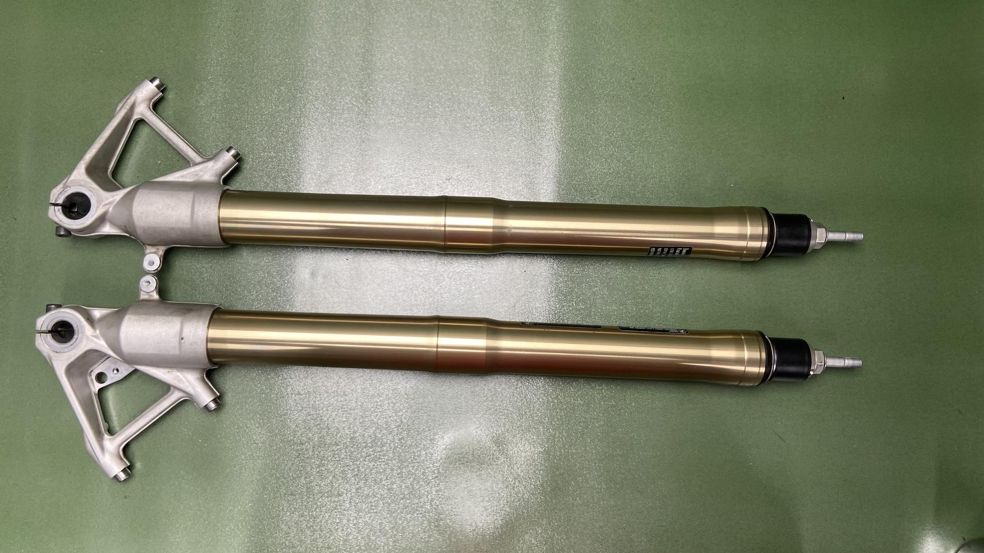 Вилка в сборе R1200RT/1250RT K52 золото 