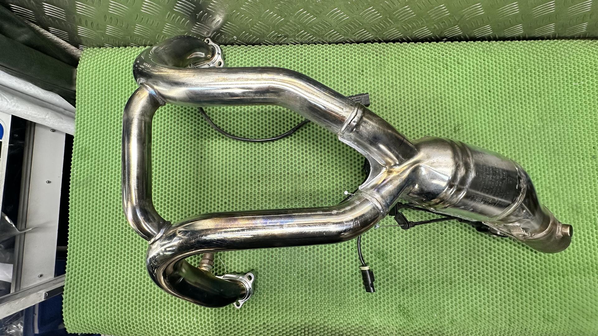 Выпускной коллектор R1250xx K50-54 хром. 18518559520