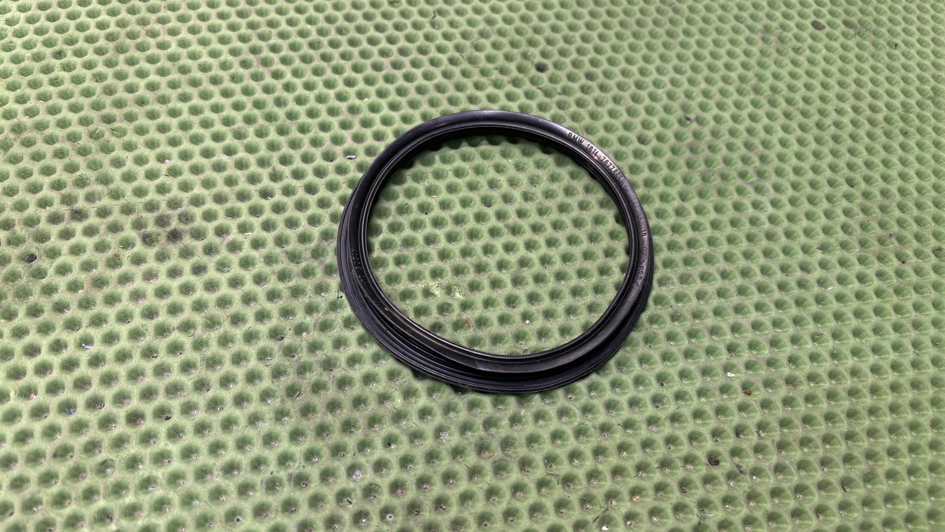 Уплотнительная прокладка топливного бака 16117677883