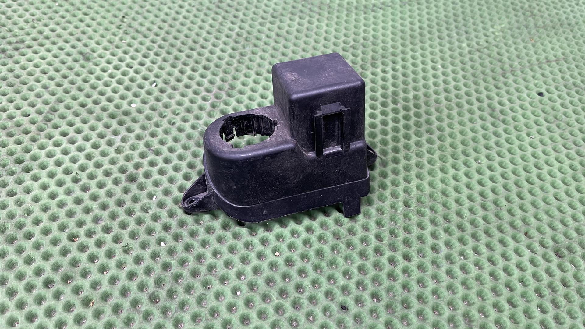 Держатель реле стартера 61137682714