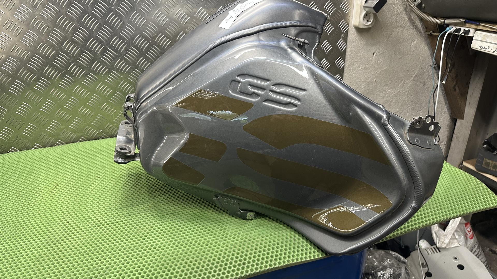 Топливный бак 16118409345