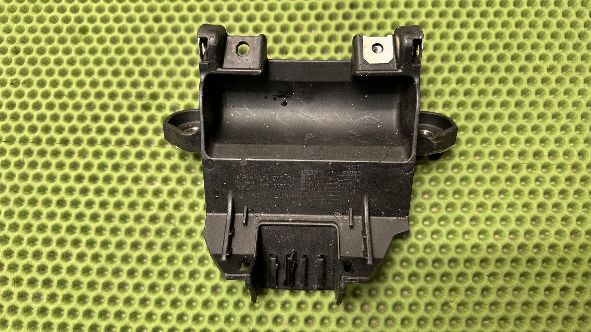 Кронштейн облицовочной панели R1300GS/R/RS 46631541517