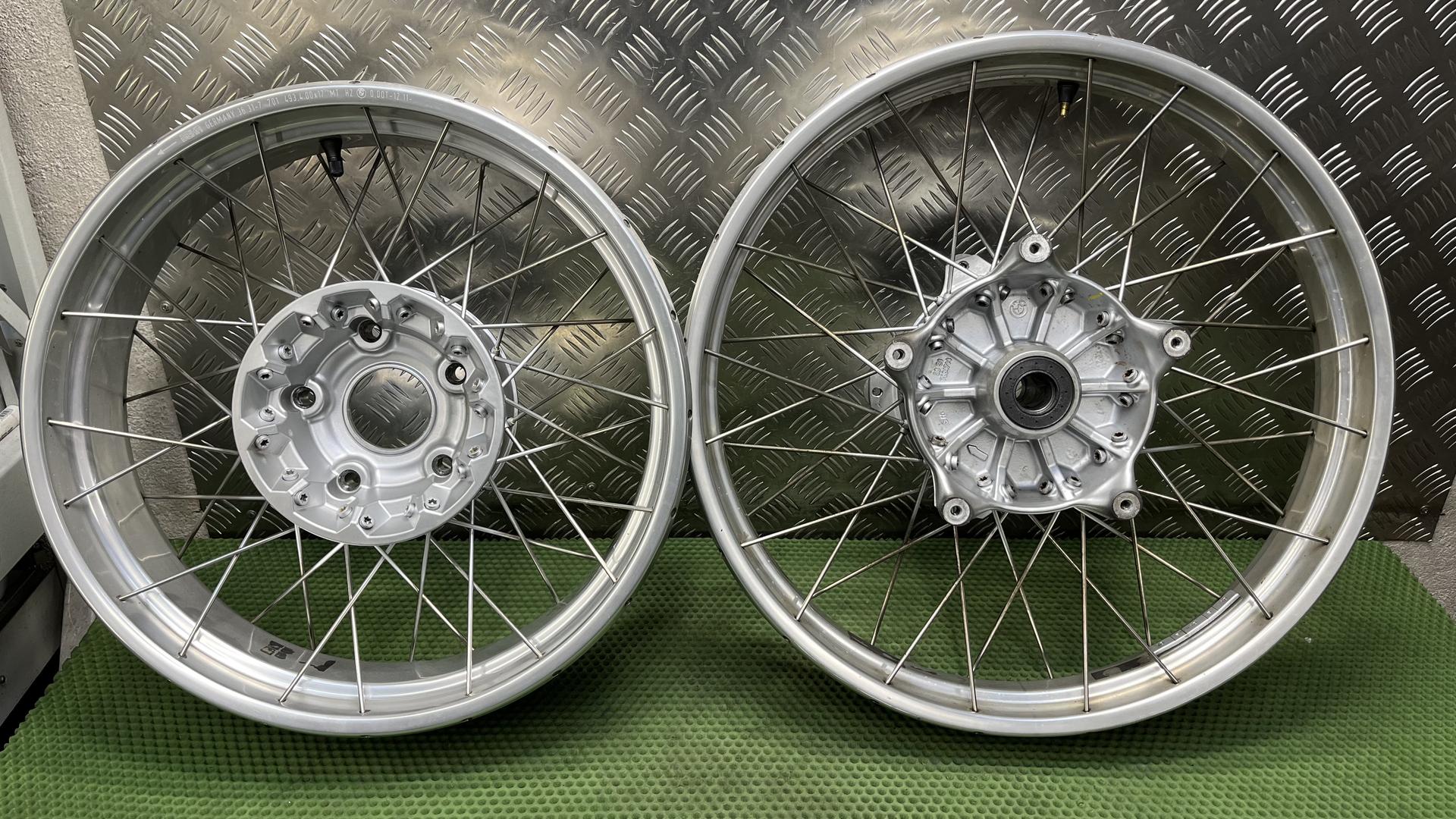 Комплект колес спицованных  серебро  k25 