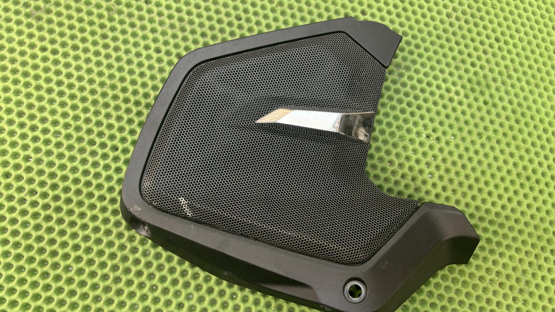 Накладка динамика левая 46638382839