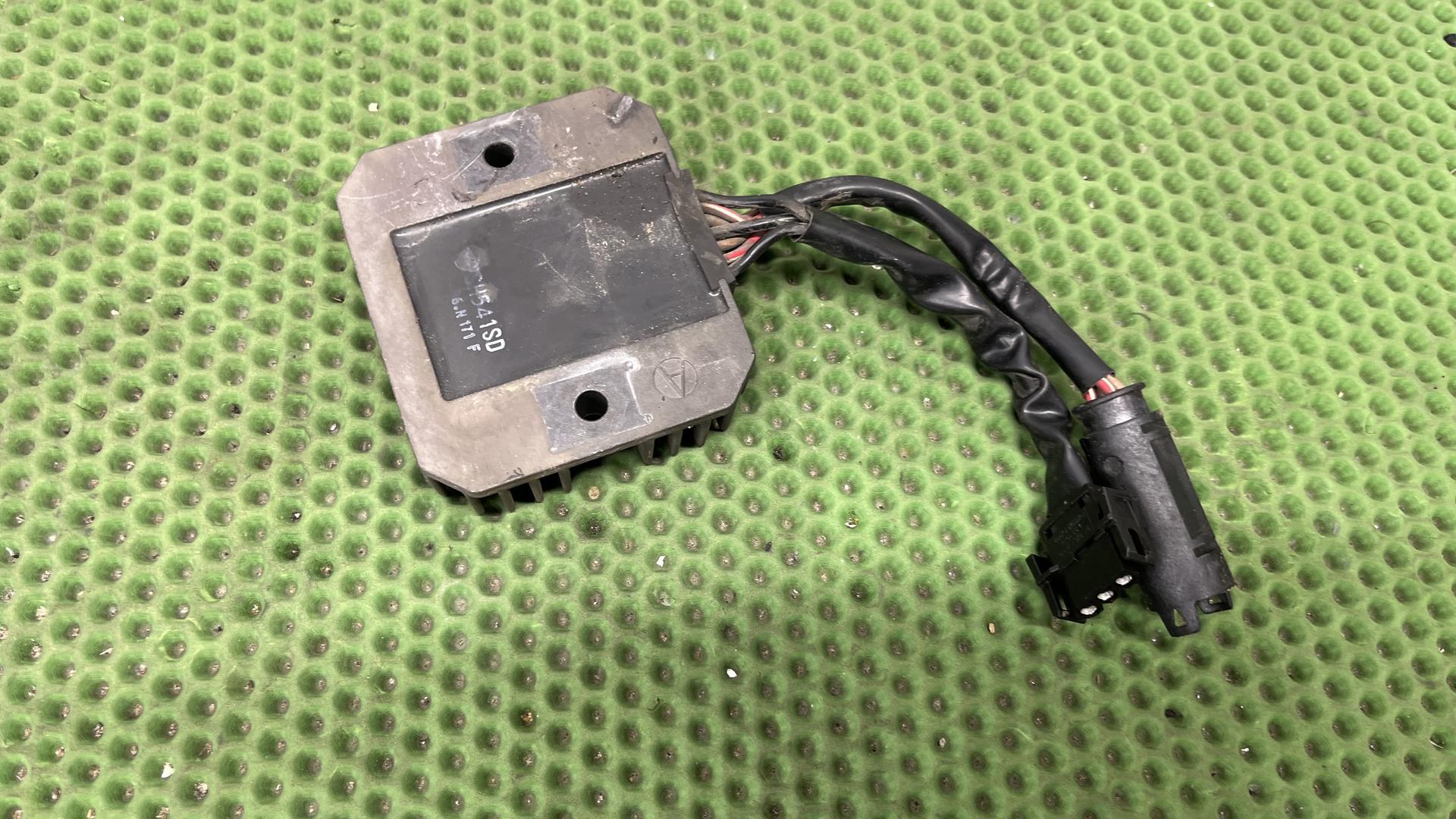 Регулятор напряжения 61317707943