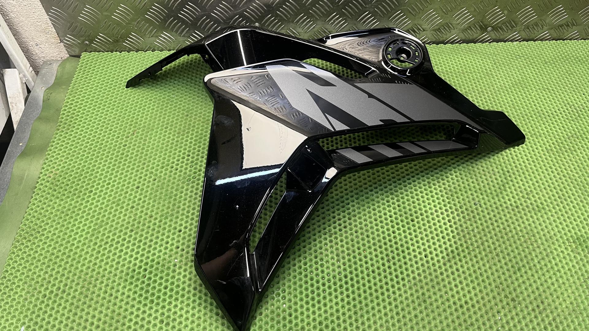 Боковая обшивка правая R1300RS KA5 46635a6f0a6