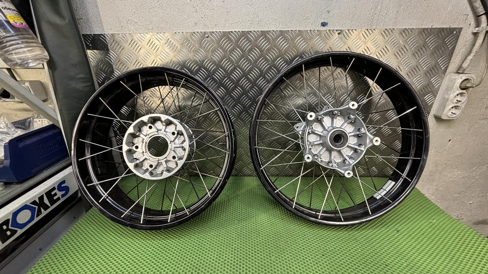 Комплект спицованных дисков черные R1200GS/GSA K25 04-13 