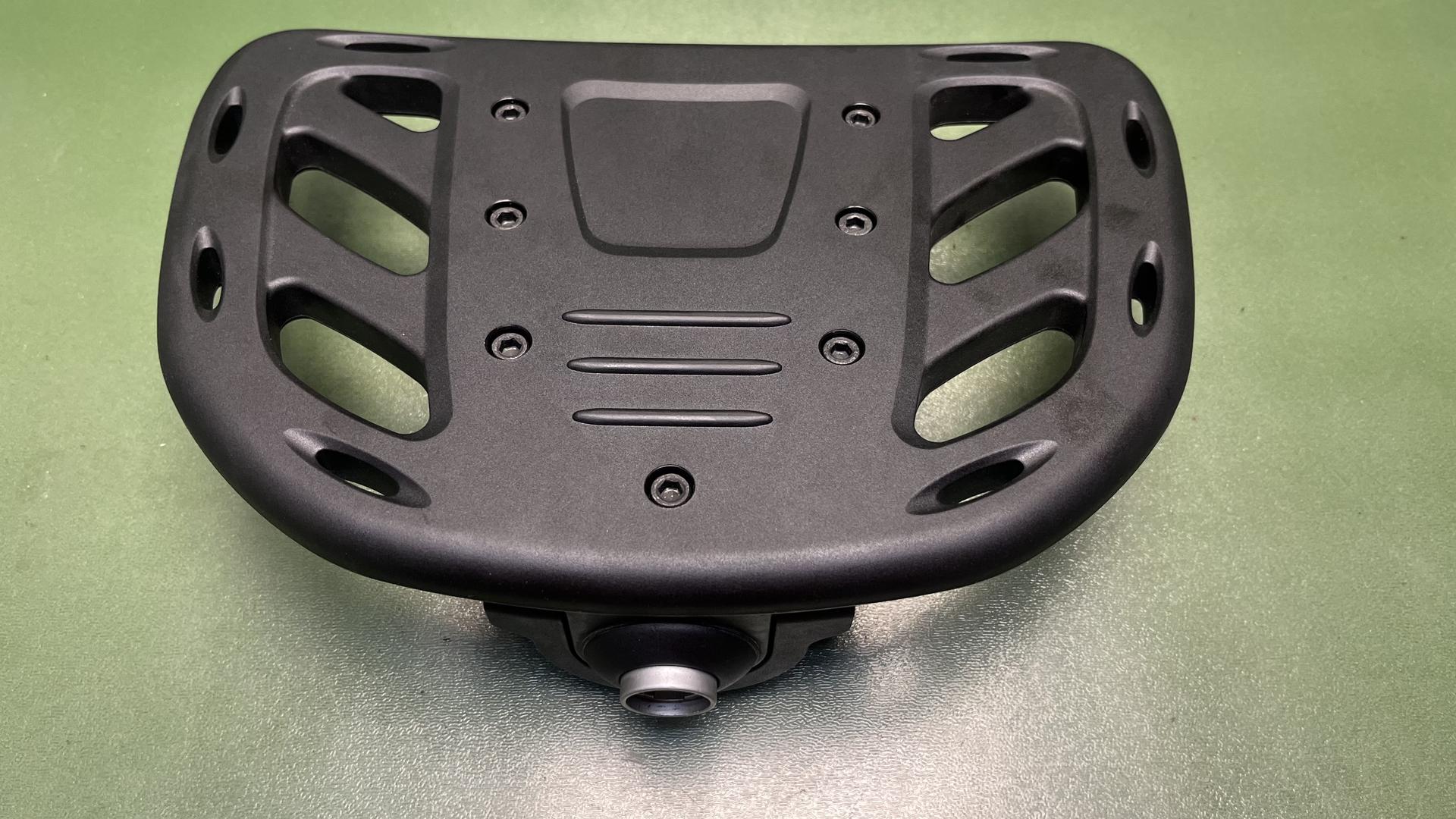 Площадка центрального мягкого кофра  22 Л.(71 60 2 337 144) с замком без цилиндра замка 71602337149