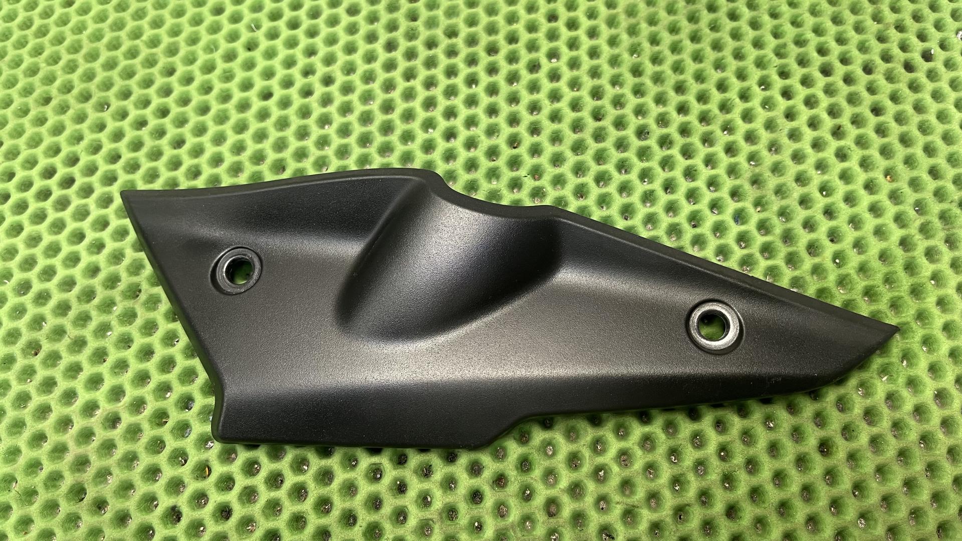 Крышка левой дроссельной заслонки RnineT K21 46638531184