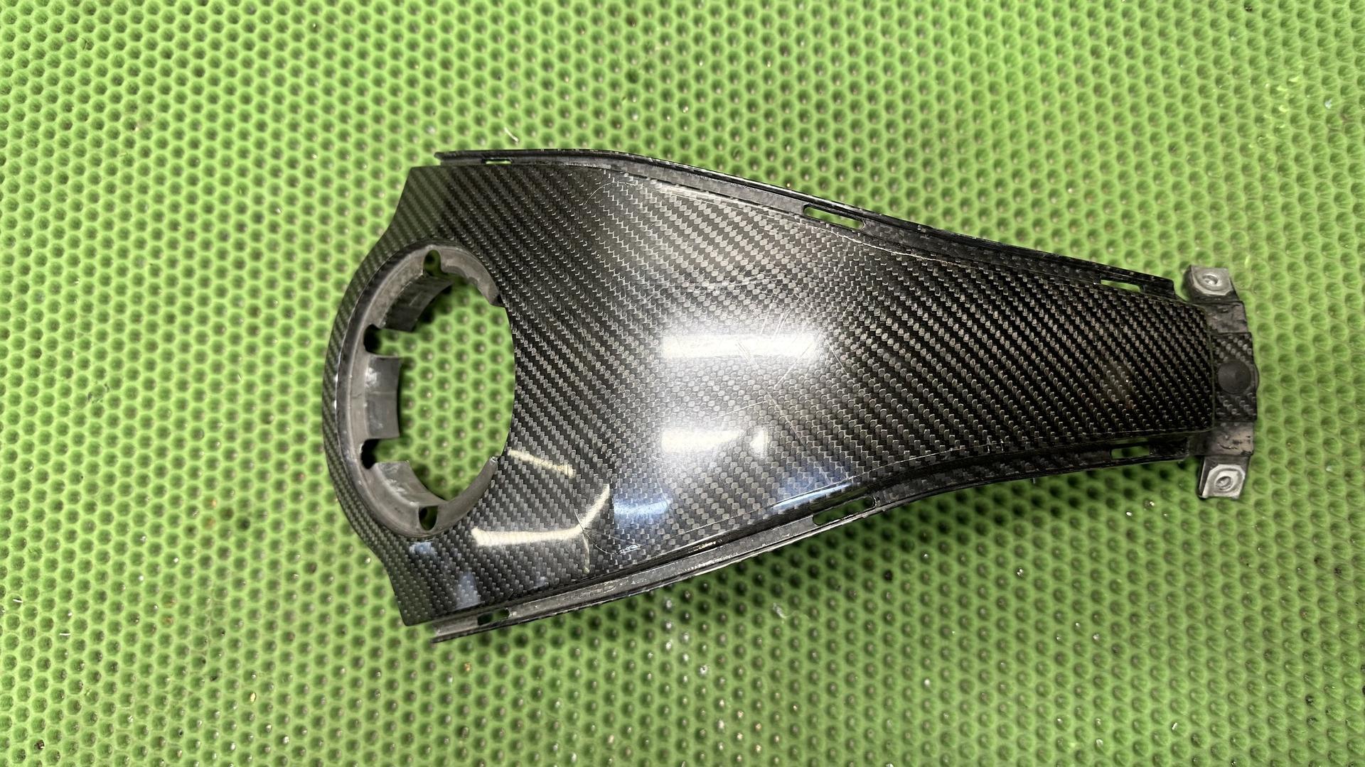 Карбоновая накладка бака K1300S K40 