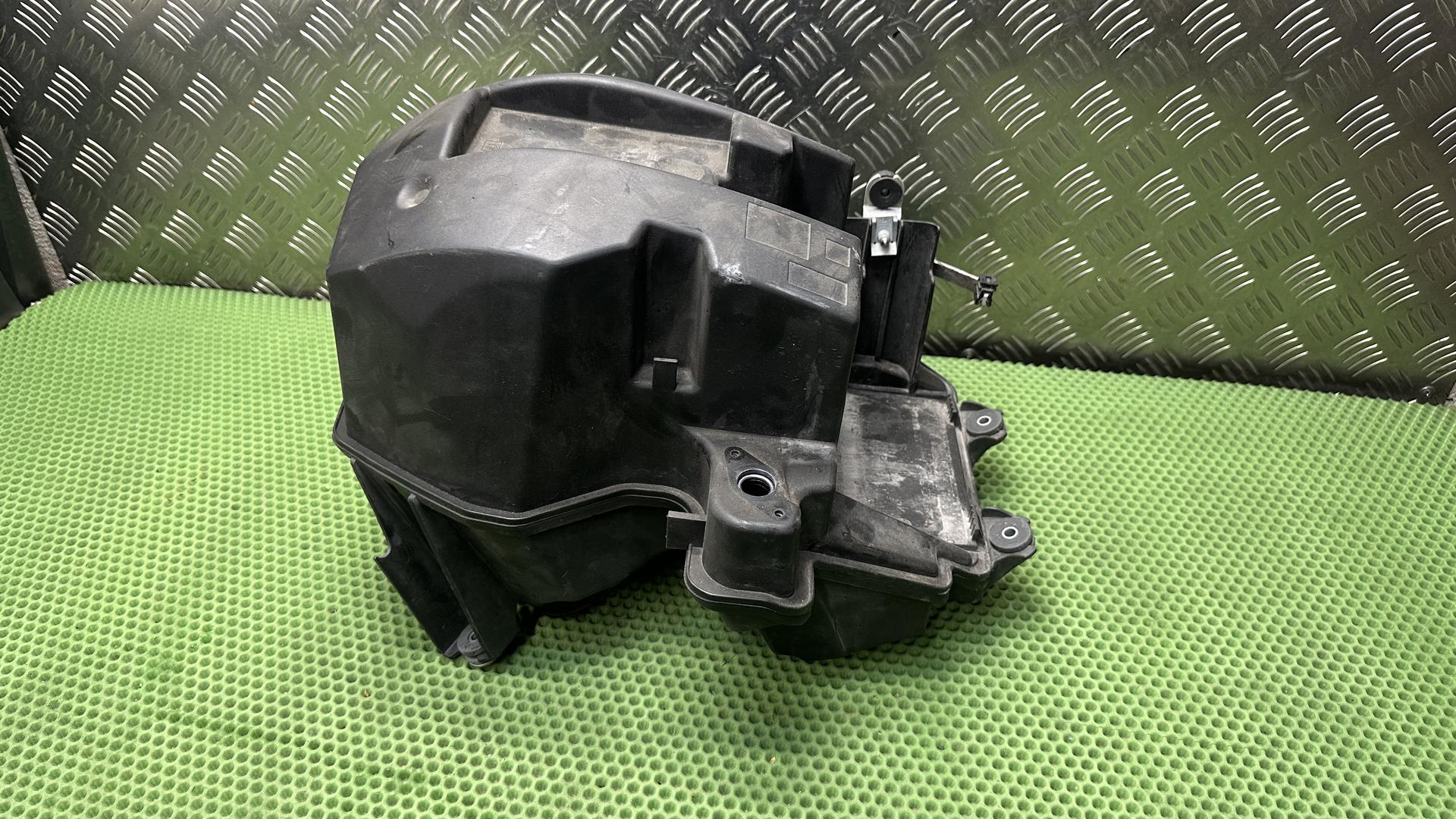 Корпус воздушного фильтра 13717678274