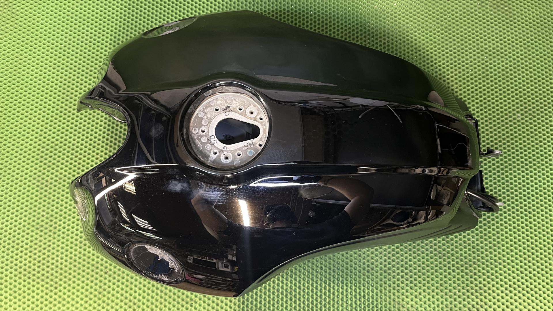 Топливный бак RnineT 16118565077