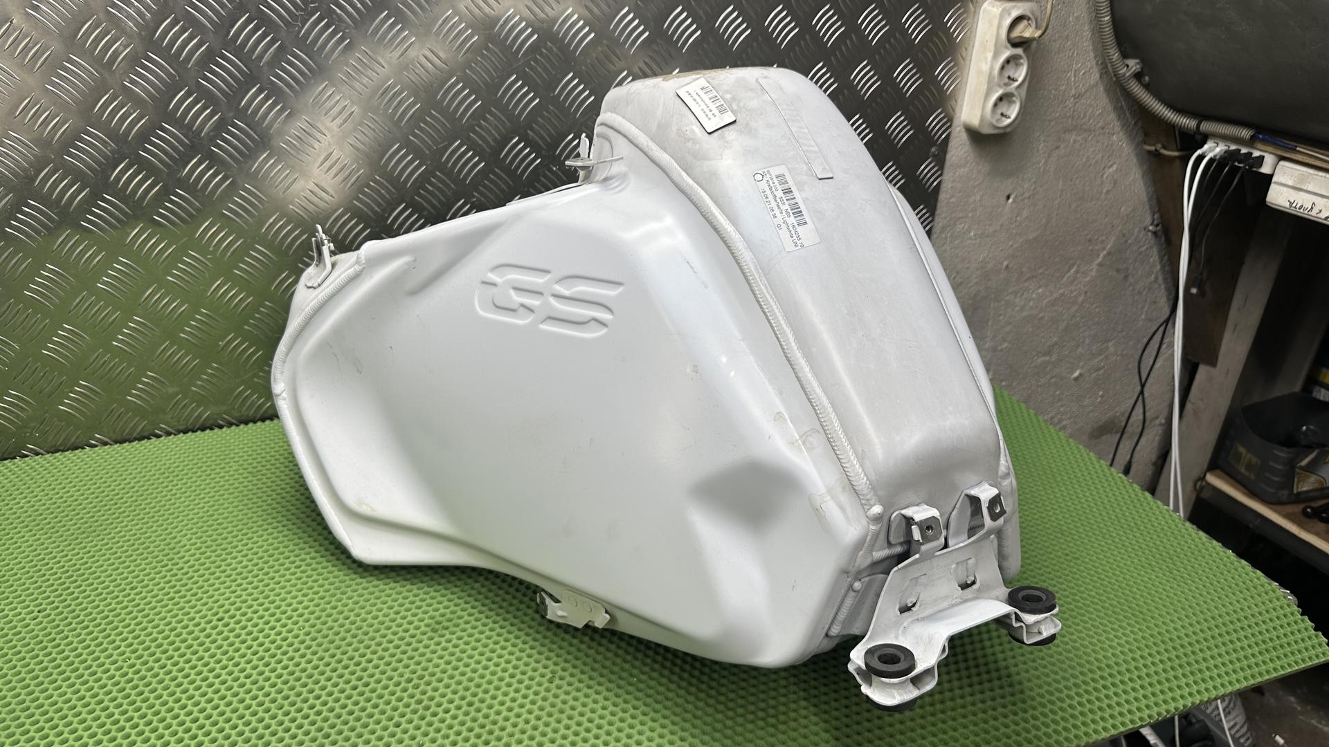 Топливный бак Adventure алюм. (lightwhite uni) 16111604255