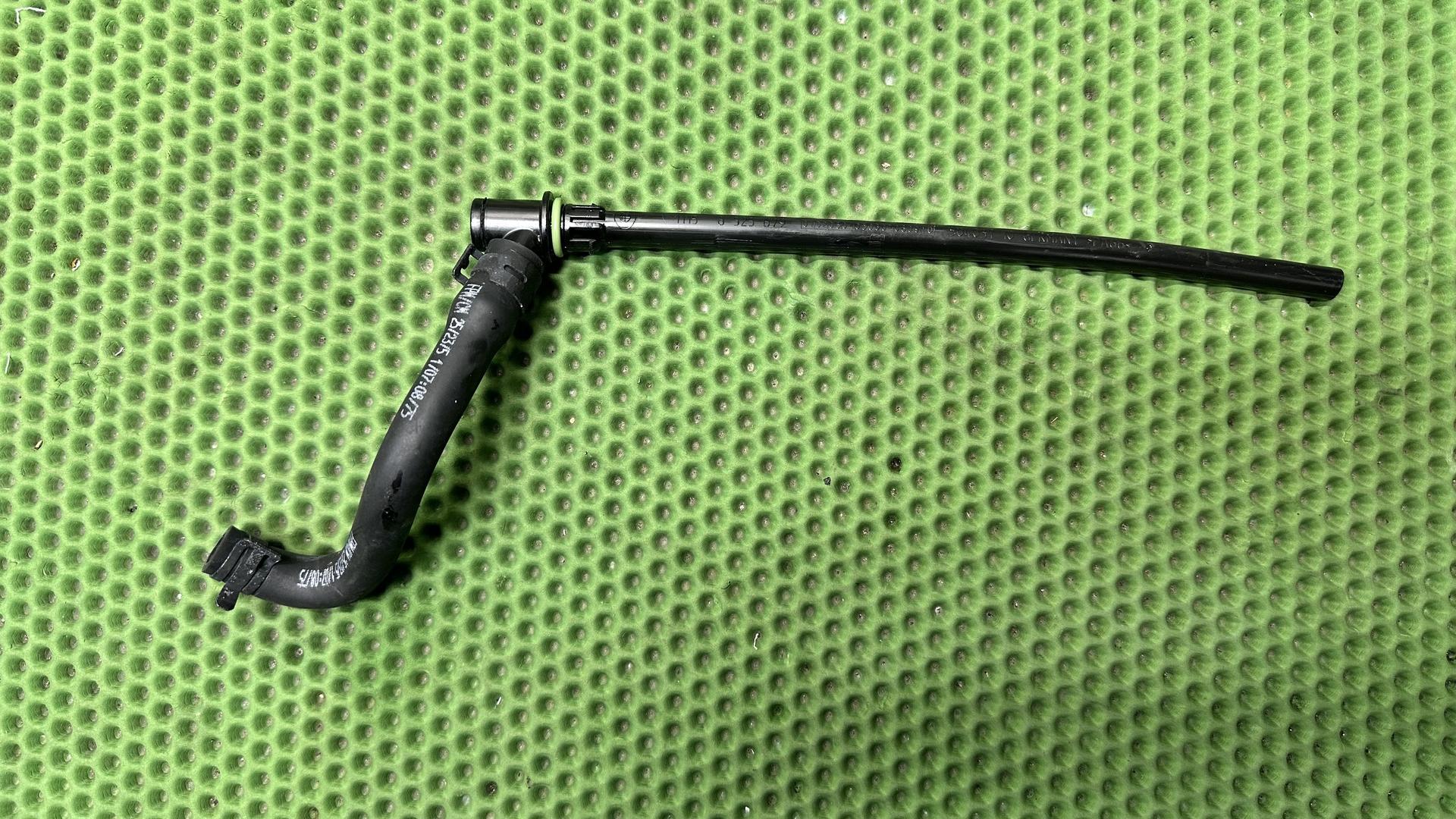 Маслоотводящая трубка картерных газов K1600 11158525679