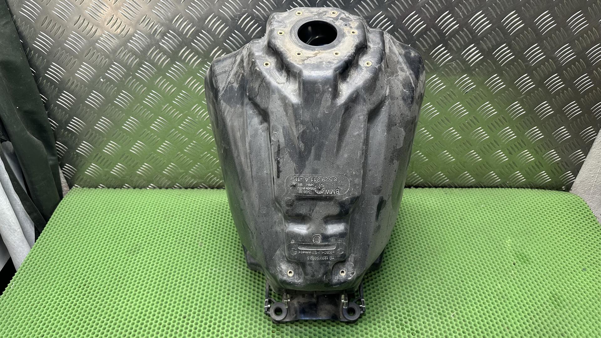 Топливный бак 16118529311