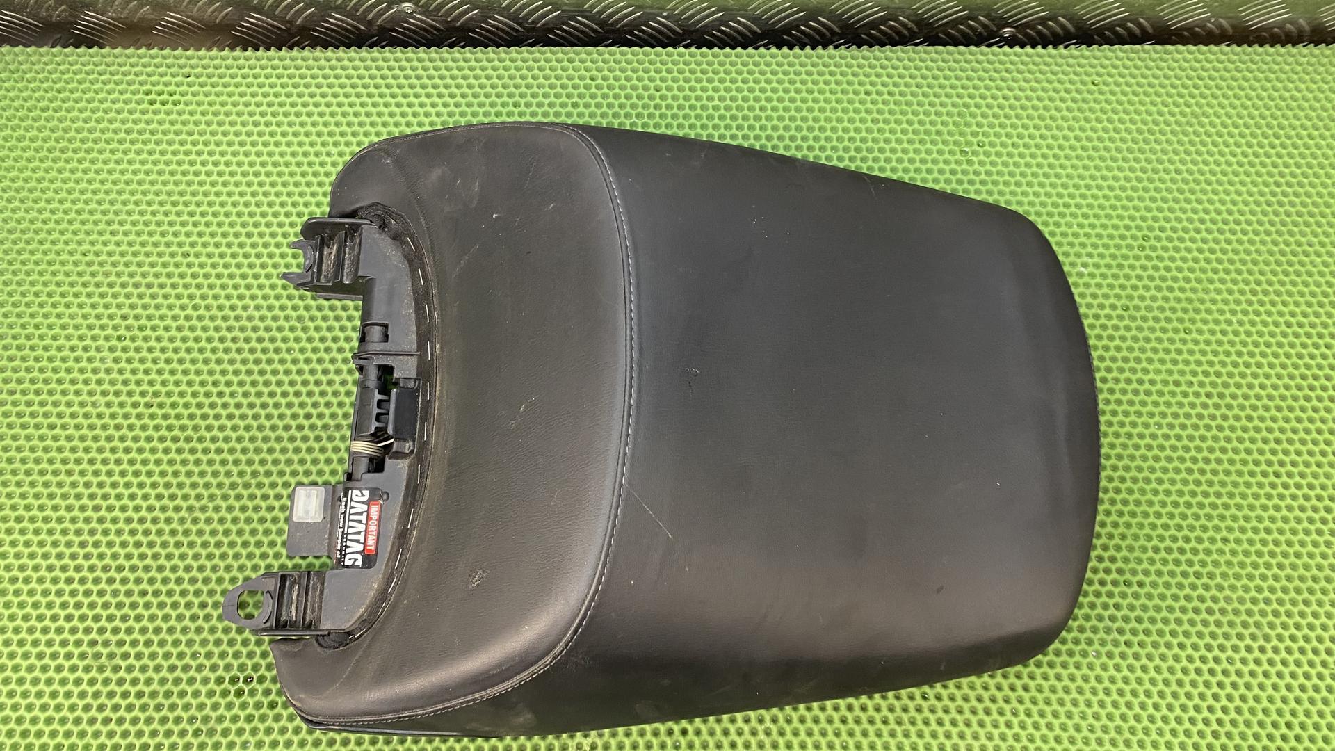 Сиденье пассажира 52537712119