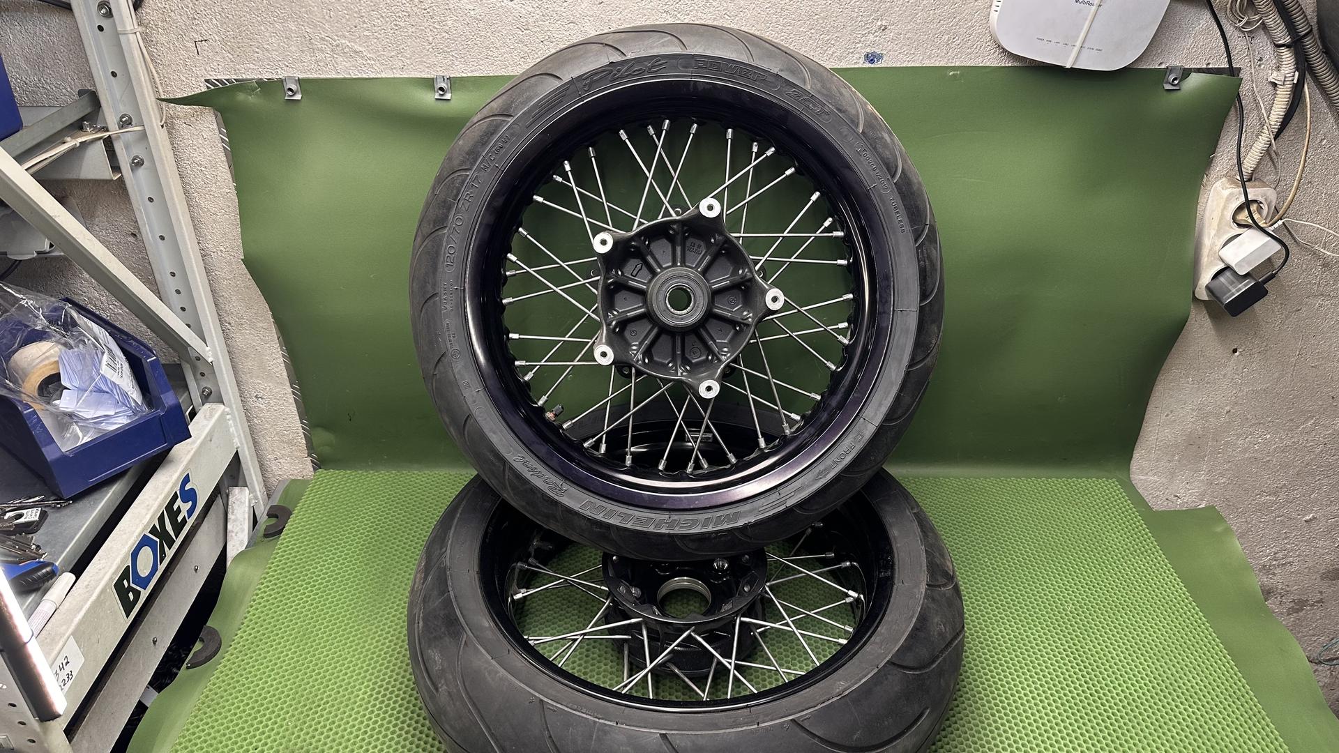 Комплект спицованных дисков черные (дорест) RnineT 
