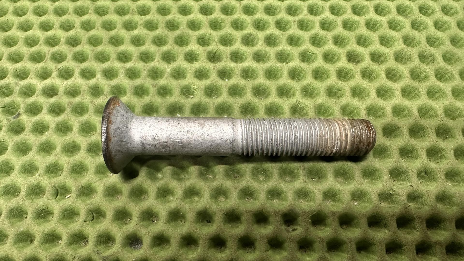 винт с потайной головкой 32717717802